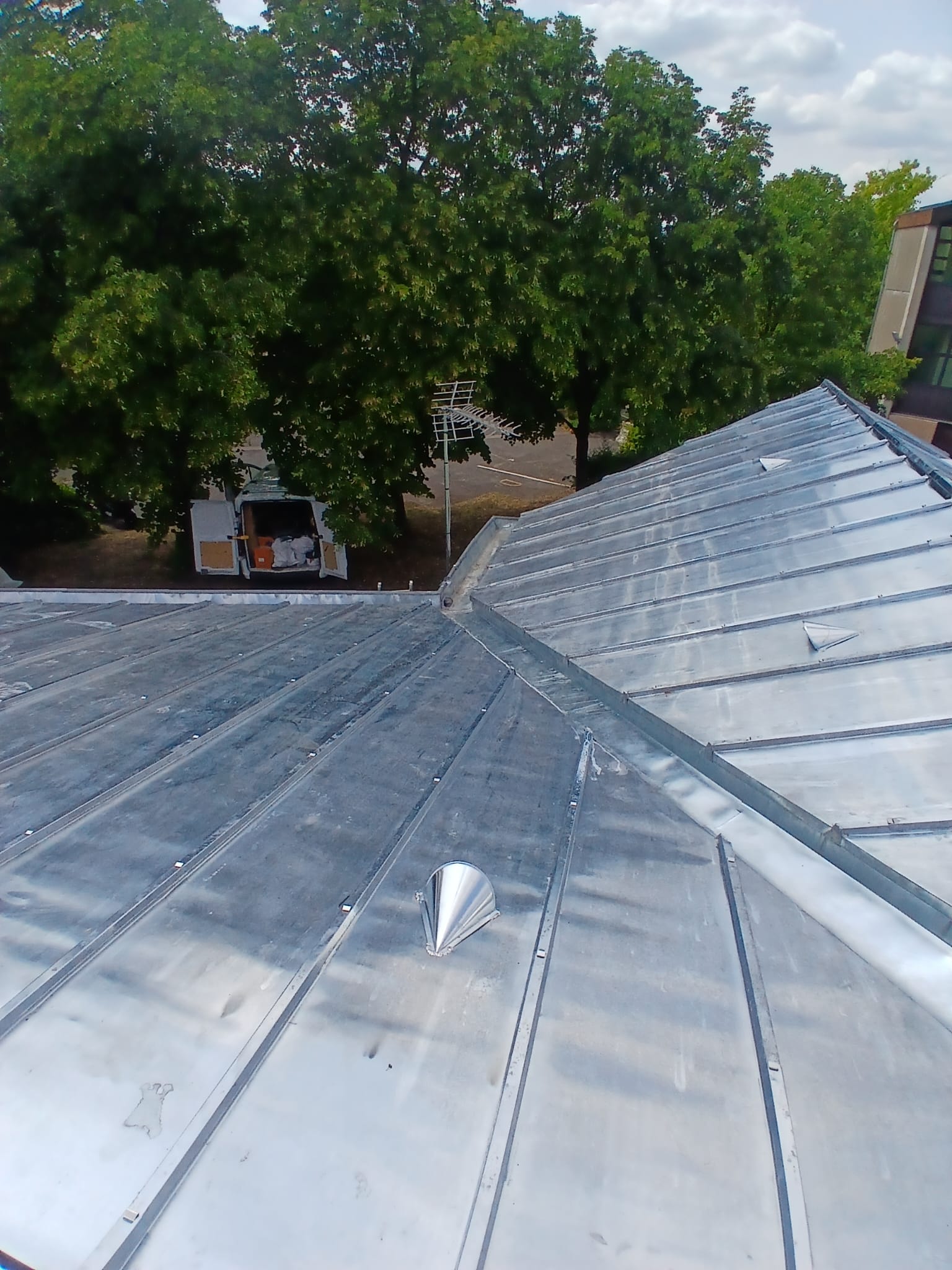 Toiture métallique entretenue